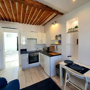  Apartment Freshly Tastefully Renovated In Heart Of Old France